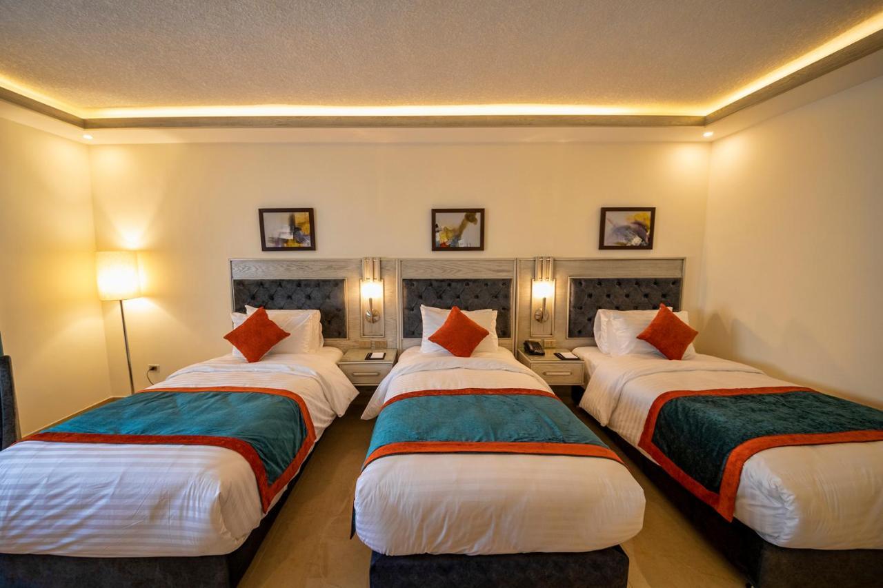 Petra Canyon Hotel 4*