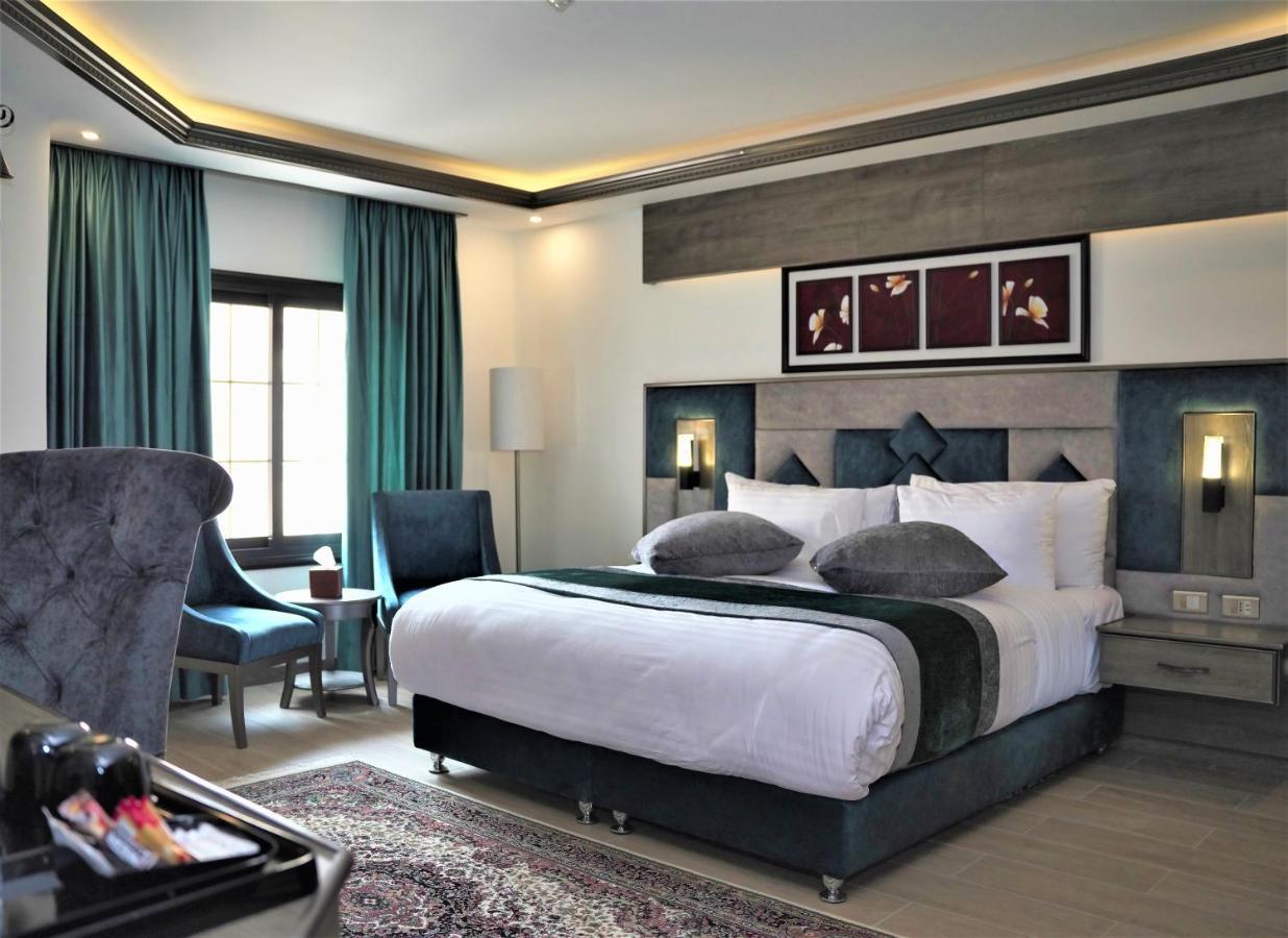 Petra Canyon Hotel 4*