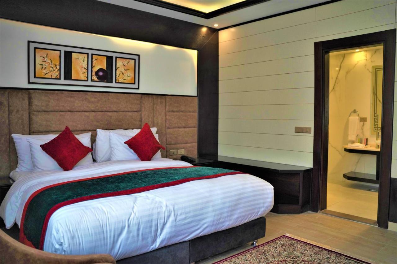 Petra Canyon 4*