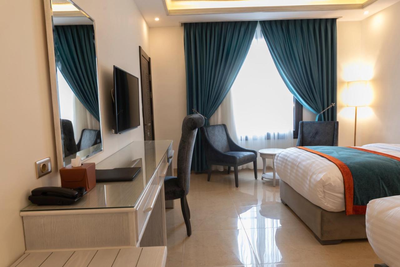 Petra Canyon 4*