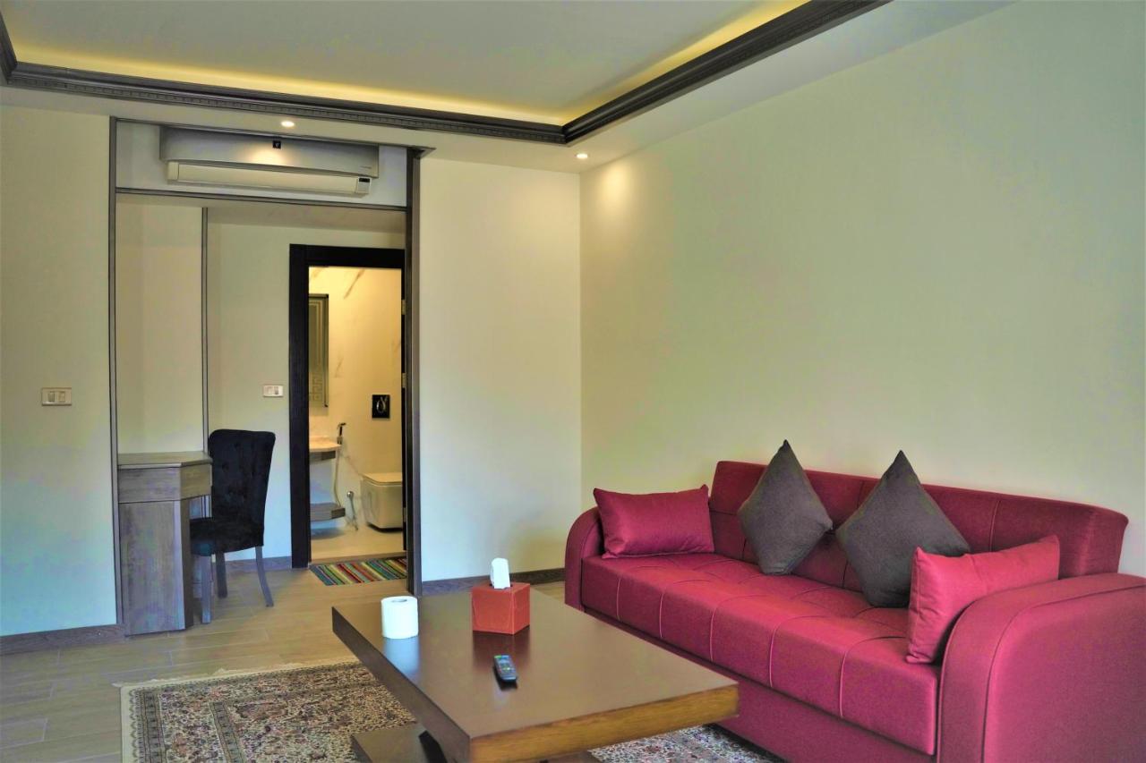 Petra Canyon 4*